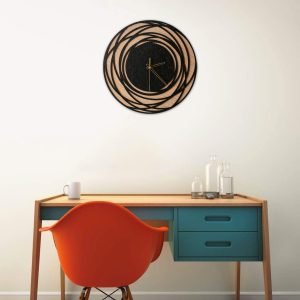 medinis sieninis laikrodis