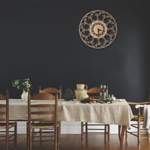 medinis sieninis laikrodis