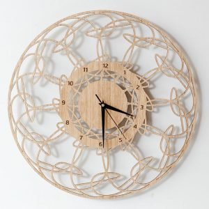 medinis sieninis laikrodis