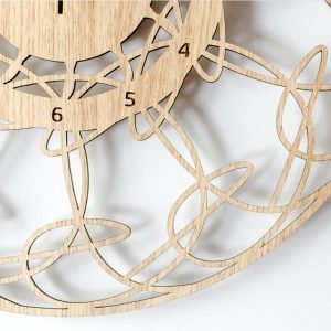 medinis sieninis laikrodis